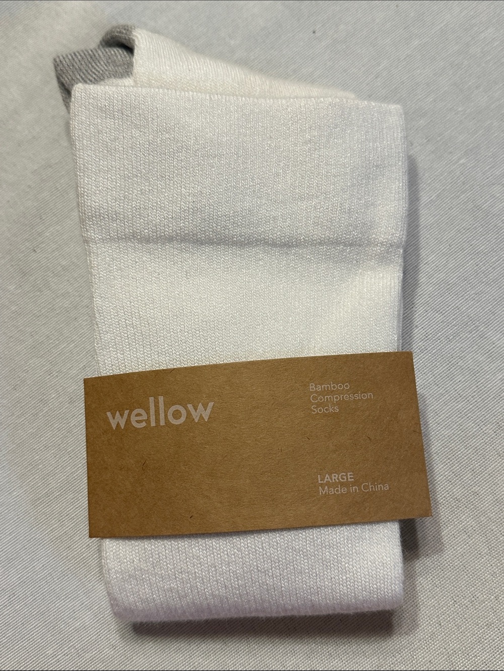 Wellow Unisex Bamboo Compression Athletic Socks — White